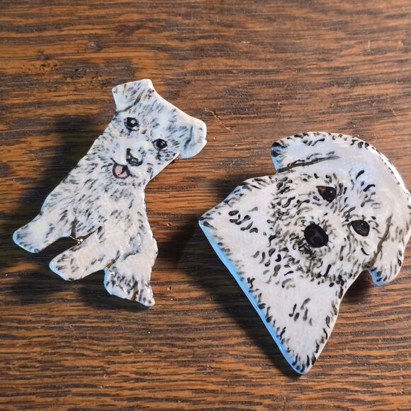 Two ceramic white dog brooches. Bichon Frise? West Highland White? Malti-poo? - Picture 1 of 4